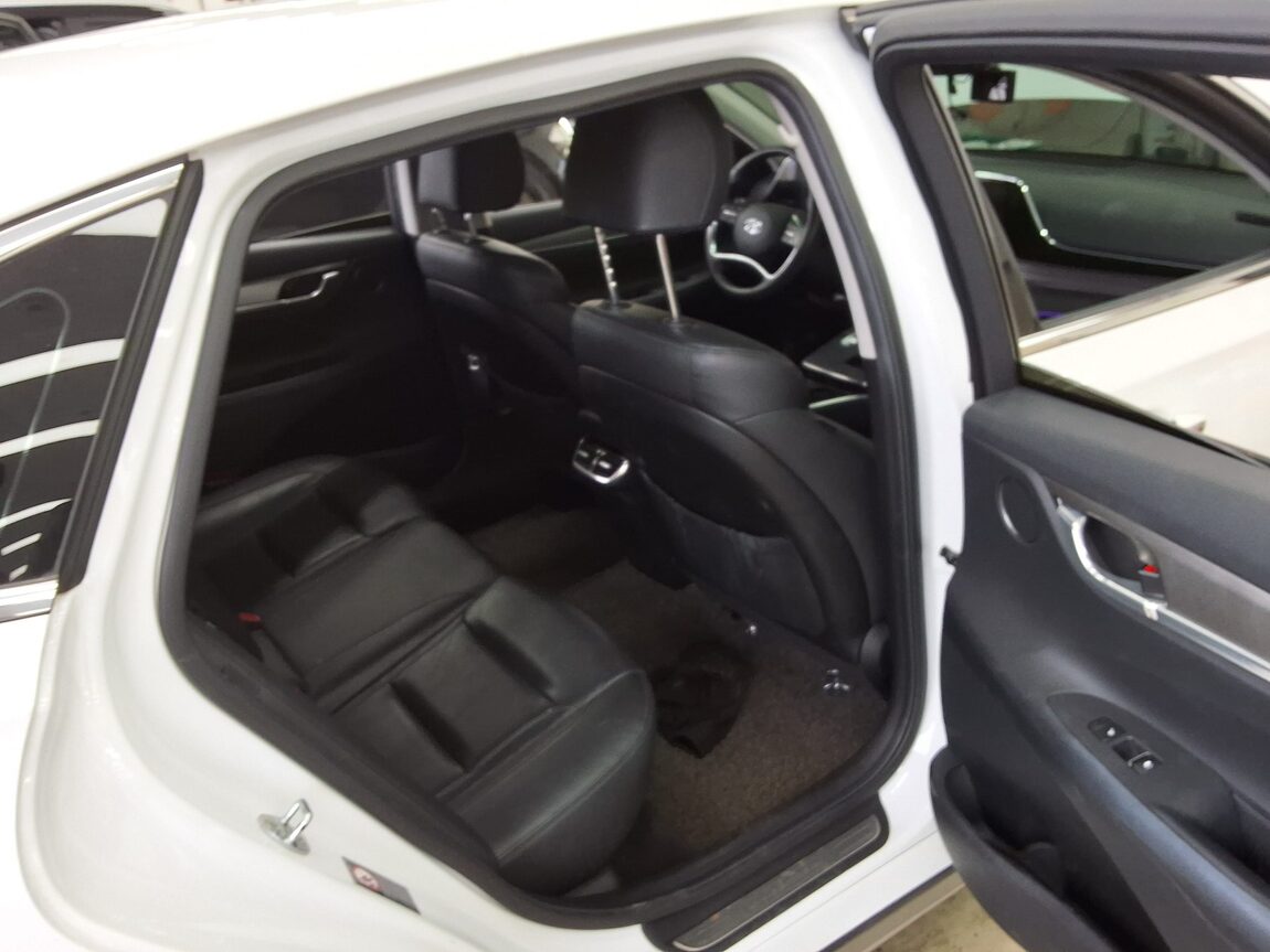 HYUNDAI THE NEW GRANDEUR IG GASOLINE 2.5 PREMIUM CHOICE 2020 - zdjęcie 13