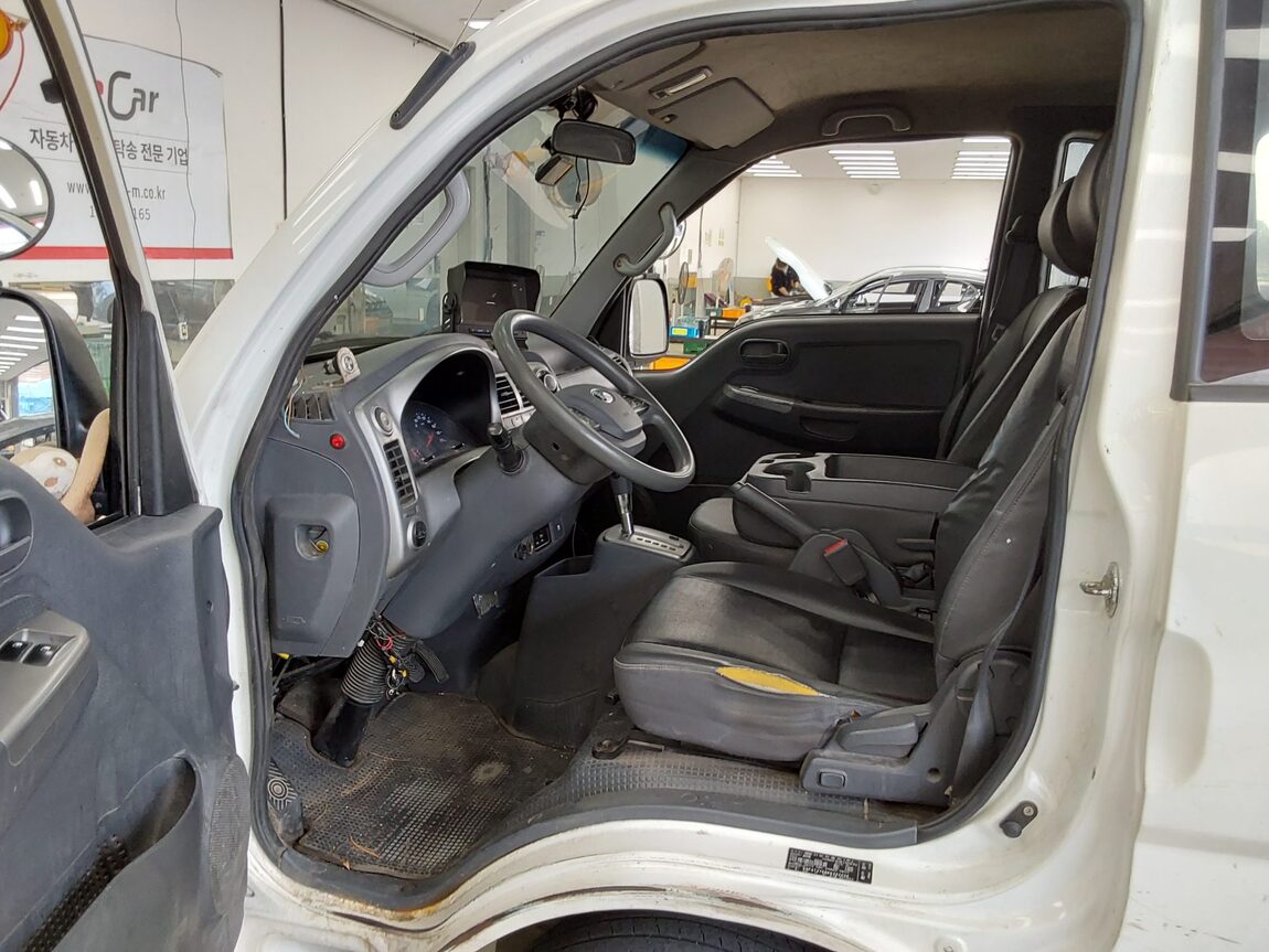 KIA BONGO III CARGO BUILT-IN BOX TRUCK 1 TON KING CAB 2019 - zdjęcie 10