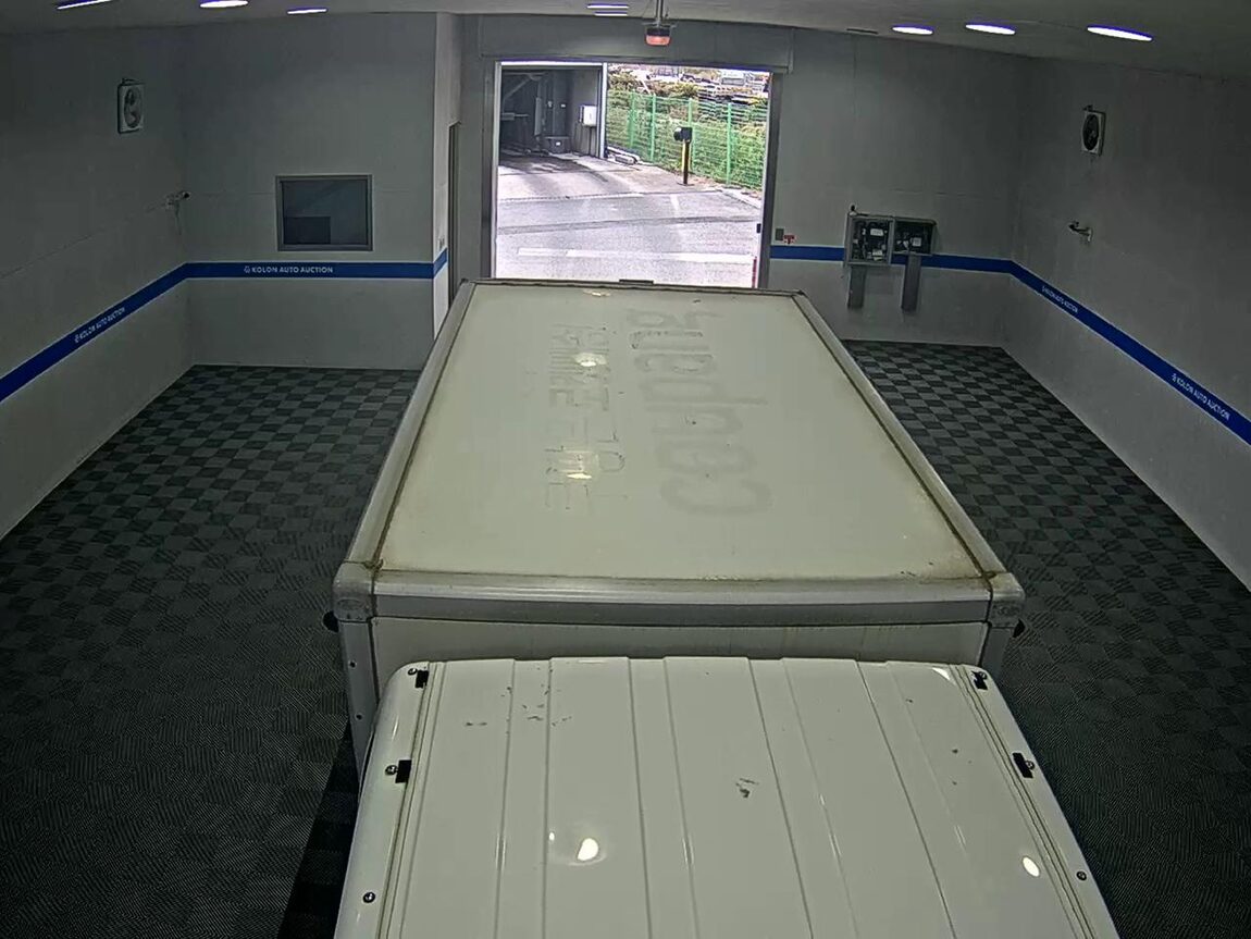 KIA BONGO III CARGO BUILT-IN BOX TRUCK 1 TON KING CAB 2019 - zdjęcie 7