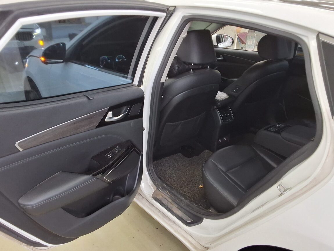 KIA K7 PREMIER 3.0 LPi GENERAL NOBLESSE 2020 - zdjęcie 12