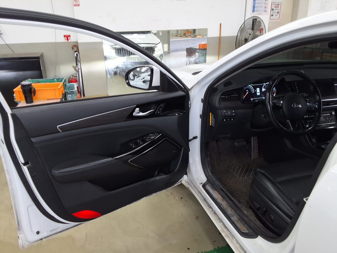 KIA K7 PREMIER 3.0 LPi GENERAL NOBLESSE 2020 - zdjęcie 10