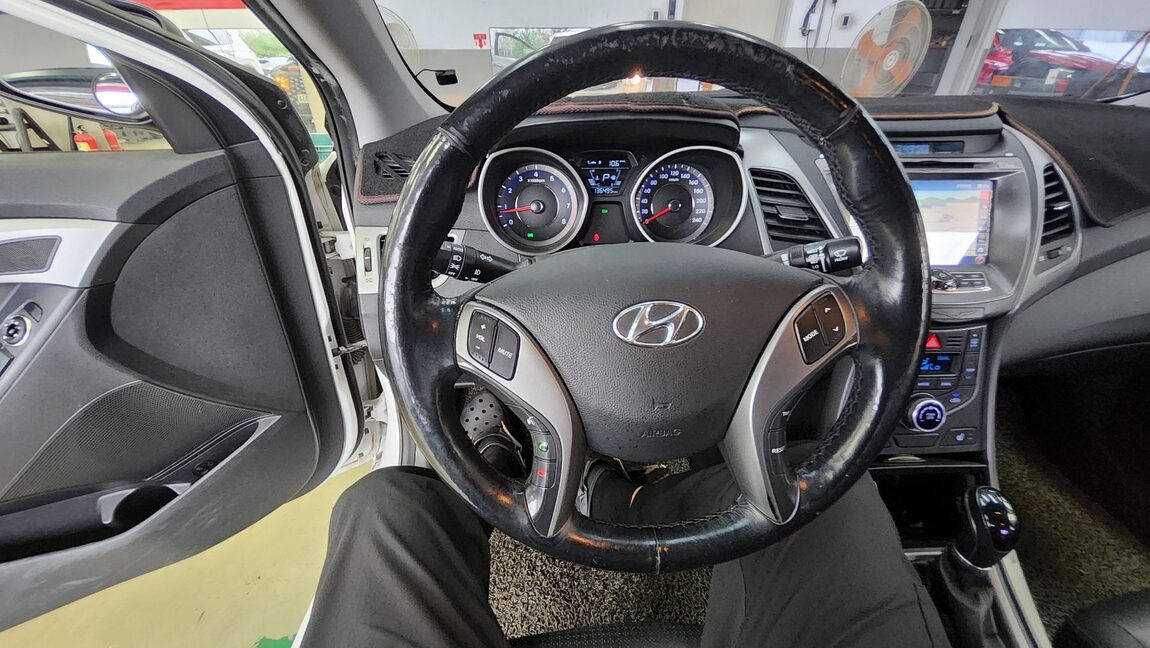 HYUNDAI THE NEW AVANTE MD 1.6 GDi SMART 2014 - zdjęcie 17