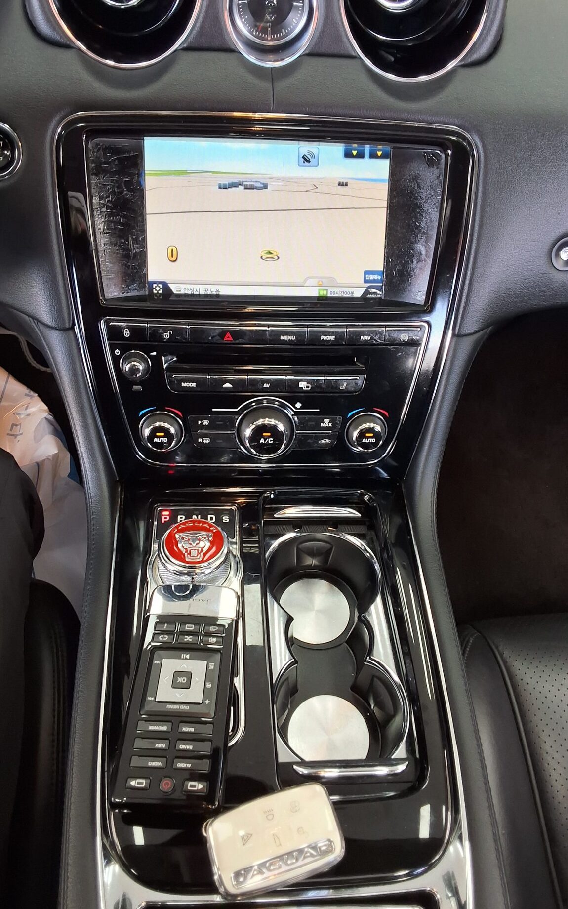 JAGUAR XJ (8TH GEN) 3.0 SC LWB PREMIUM LUXURY 2014 - zdjęcie 19