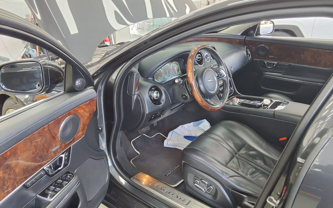 JAGUAR XJ (8TH GEN) 3.0 SC LWB PREMIUM LUXURY 2014 - zdjęcie 10