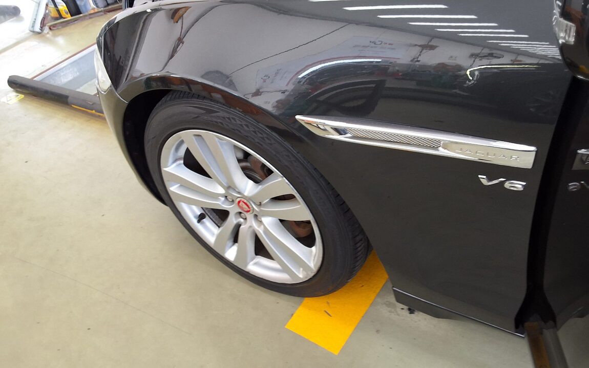 JAGUAR XJ (8TH GEN) 3.0 SC LWB PREMIUM LUXURY 2014 - zdjęcie 26