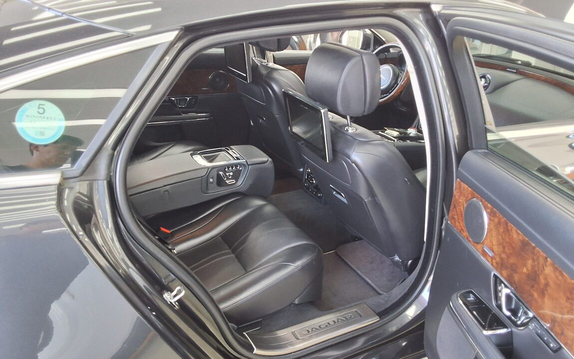 JAGUAR XJ (8TH GEN) 3.0 SC LWB PREMIUM LUXURY 2014 - zdjęcie 13