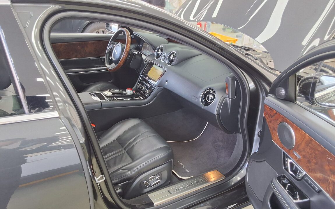 JAGUAR XJ (8TH GEN) 3.0 SC LWB PREMIUM LUXURY 2014 - zdjęcie 14