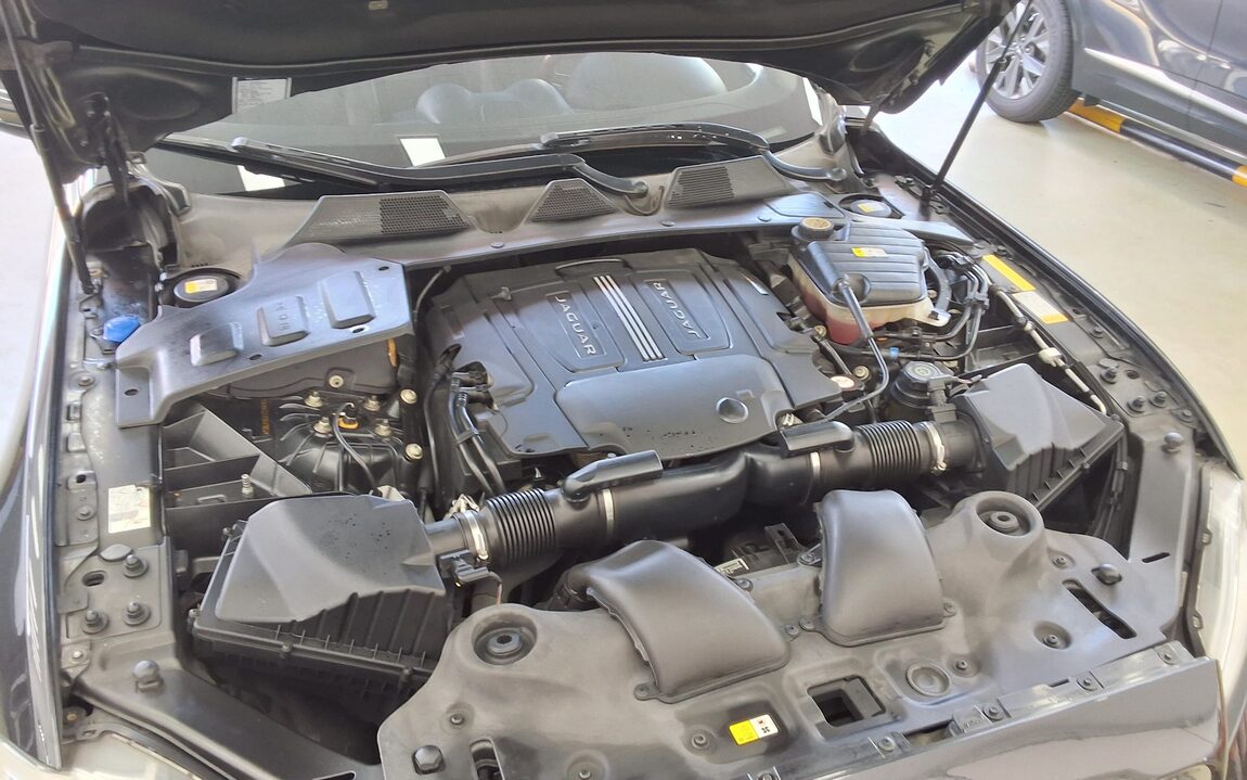 JAGUAR XJ (8TH GEN) 3.0 SC LWB PREMIUM LUXURY 2014 - zdjęcie 23