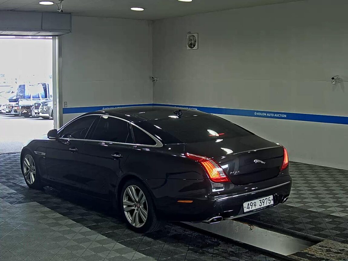 JAGUAR XJ (8TH GEN) 3.0 SC LWB PREMIUM LUXURY 2014 - zdjęcie 6