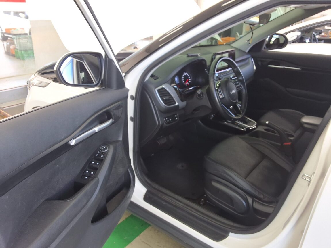 KIA SELTOS 1.6 GASOLINE 2WD TRENDY 2023 - zdjęcie 10