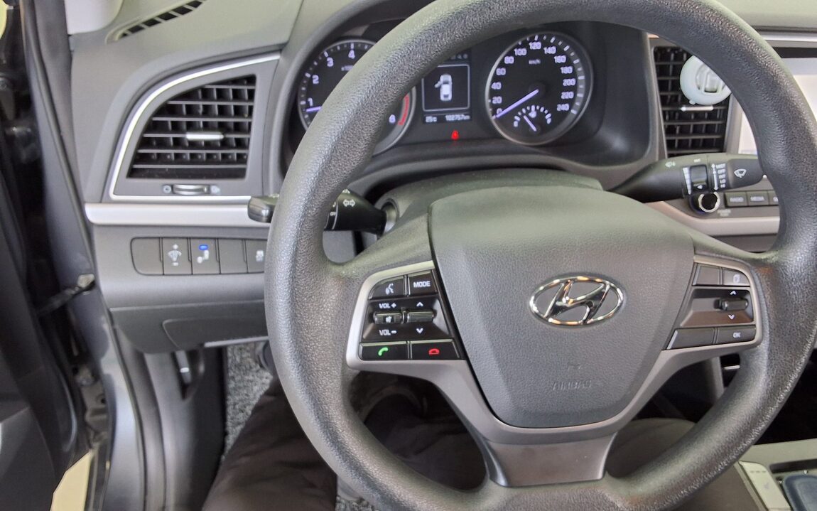 HYUNDAI AVANTE AD 1.6 GDi VALUE PLUS 2018 - zdjęcie 17