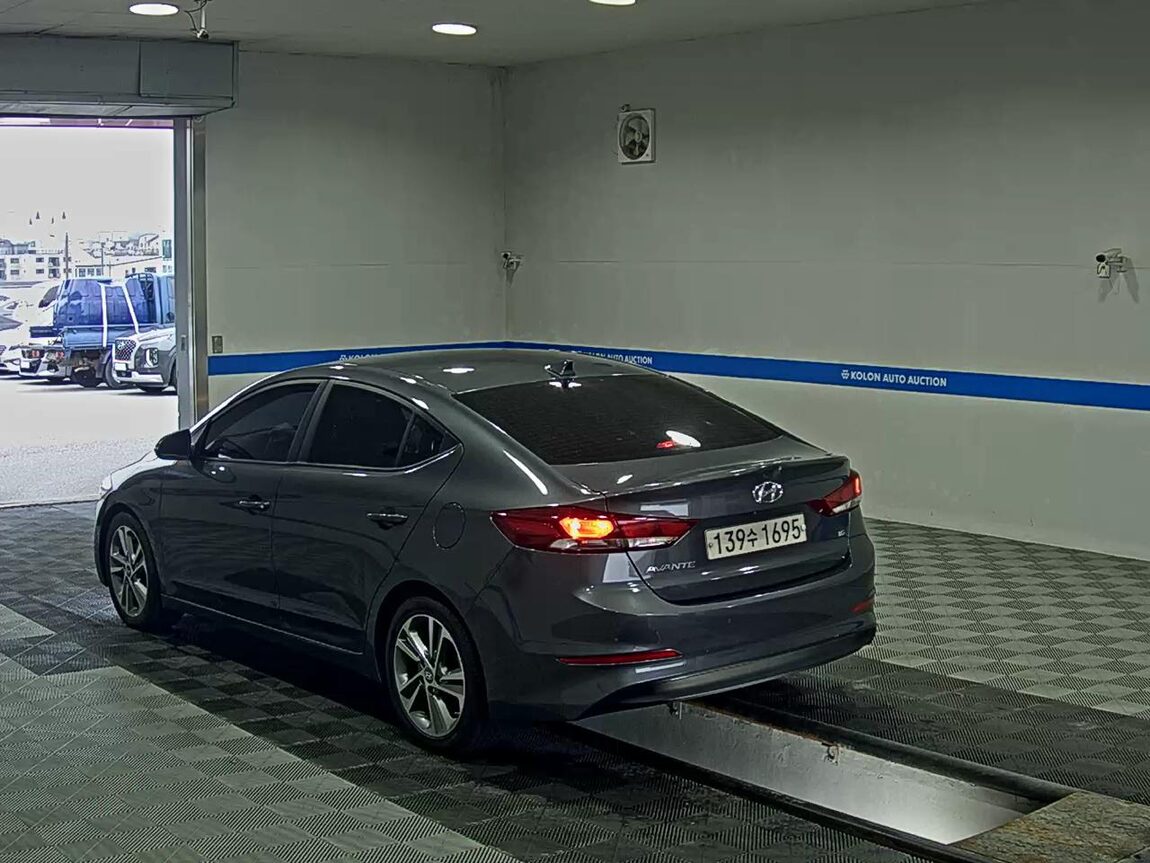 HYUNDAI AVANTE AD 1.6 GDi VALUE PLUS 2018 - zdjęcie 6