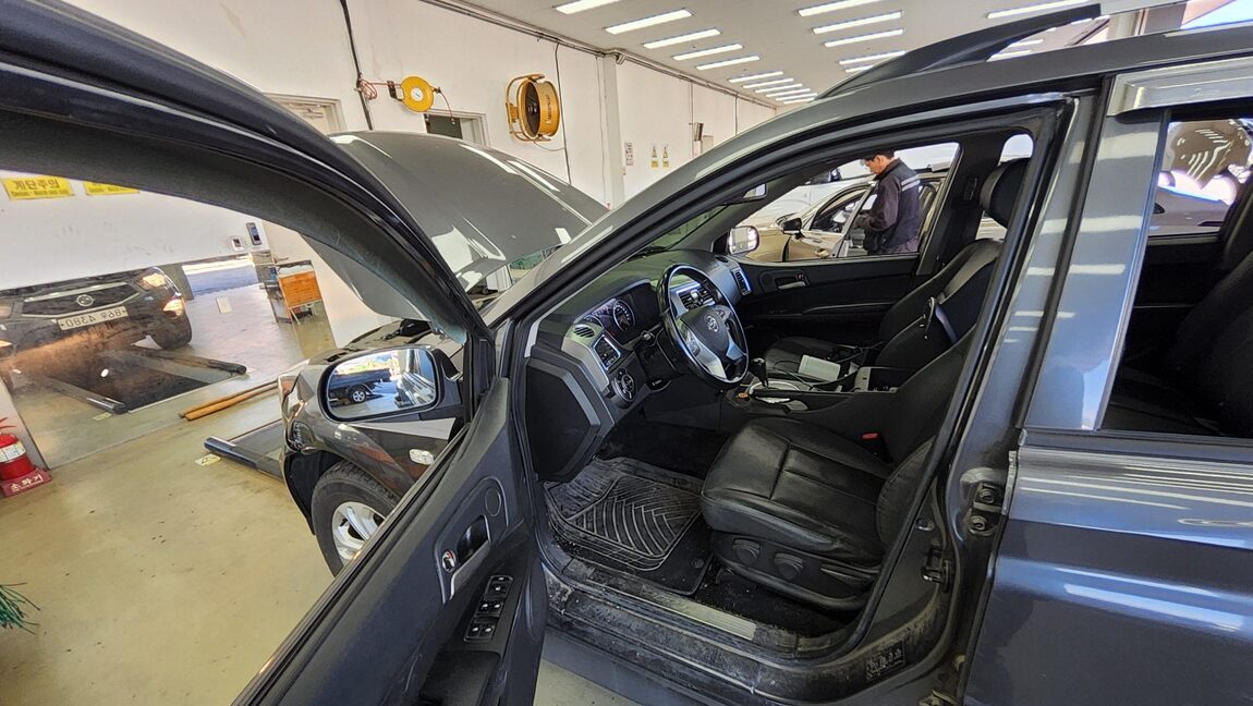 KG MOBILITY (SSANGYONG) THE NEW KORANDO SPORTS 2.2 4WD CX7 CLUB 2018 - zdjęcie 10