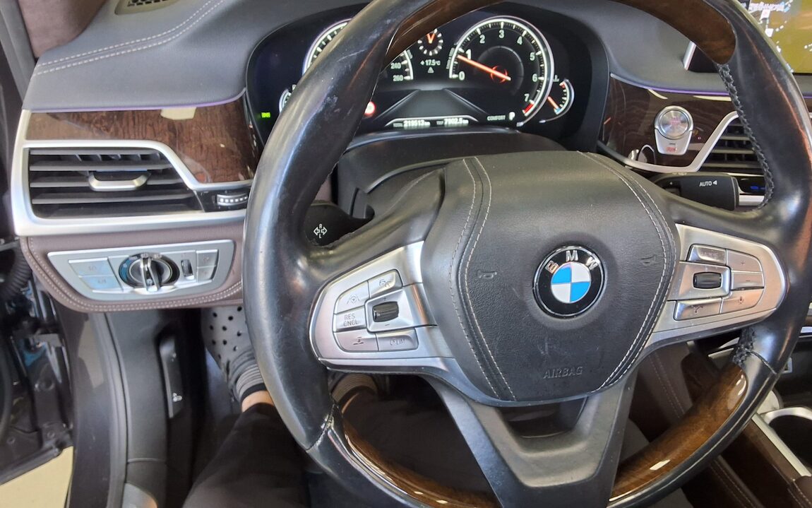 BMW 7 SERIES (6TH GEN) 750Li xDRIVE 2016 - zdjęcie 17