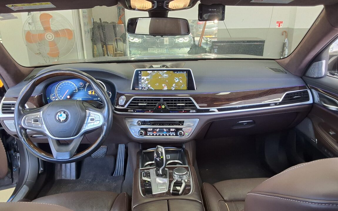 BMW 7 SERIES (6TH GEN) 750Li xDRIVE 2016 - zdjęcie 11