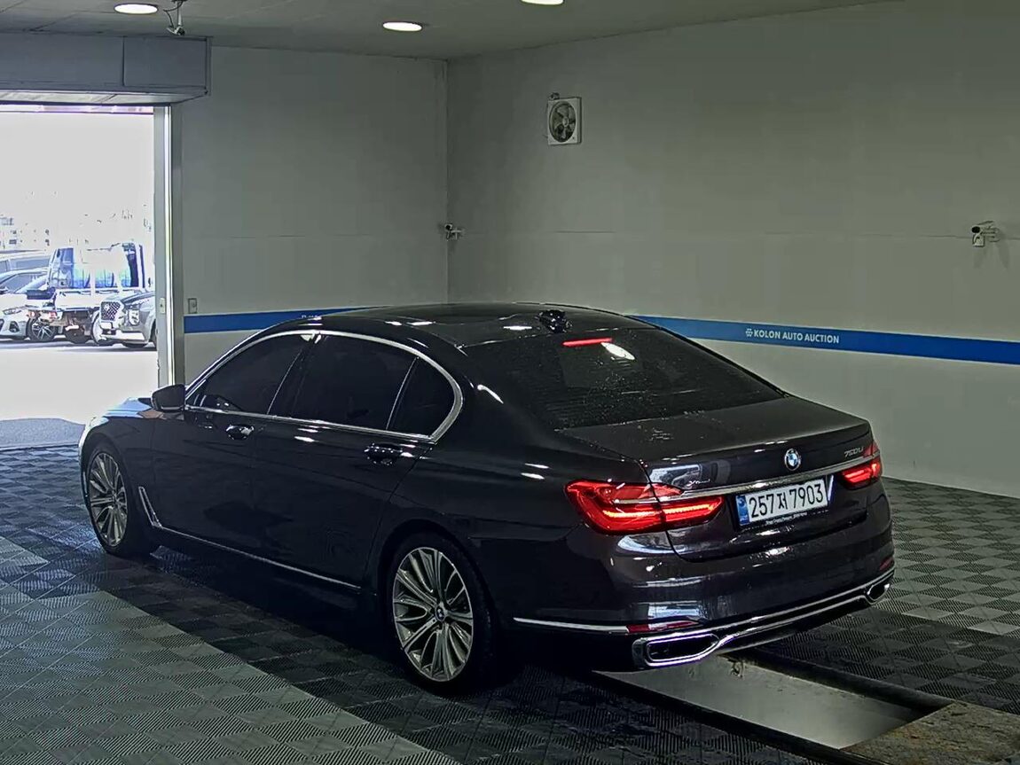 BMW 7 SERIES (6TH GEN) 750Li xDRIVE 2016 - zdjęcie 6