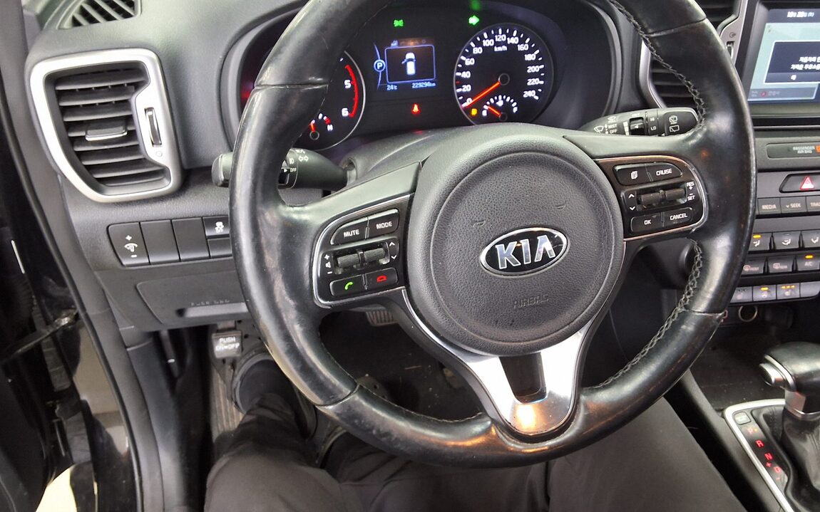 KIA NEW SPORTAGE R2.0 2WD PRESTIGE 2016 - zdjęcie 17