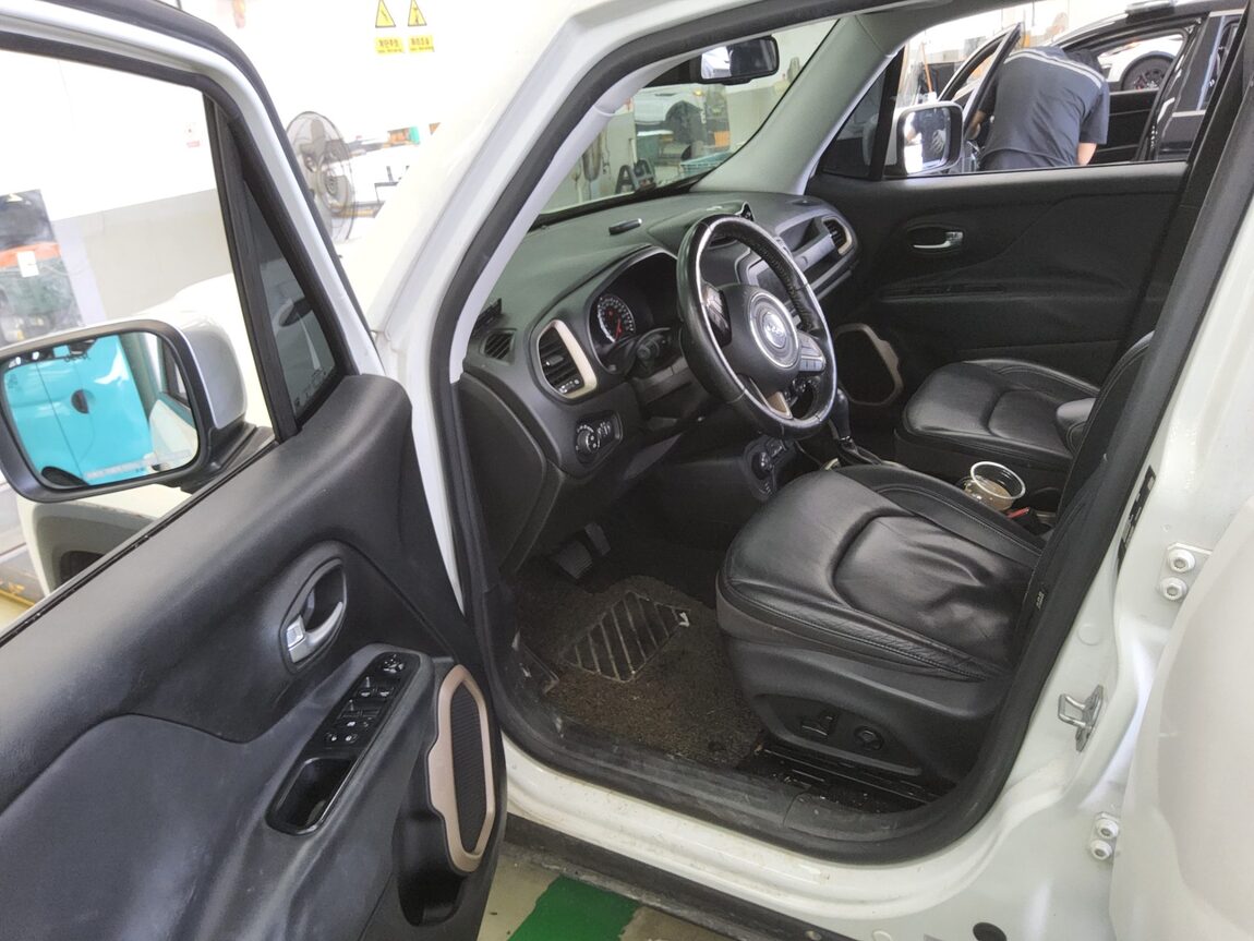 JEEP RENEGADE 2.0 DIESEL AWD LIMITED 2016 - zdjęcie 10