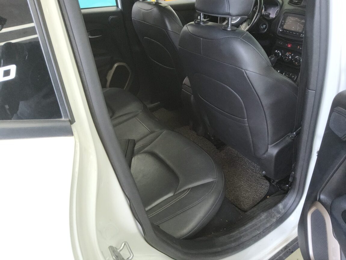 JEEP RENEGADE 2.0 DIESEL AWD LIMITED 2016 - zdjęcie 13