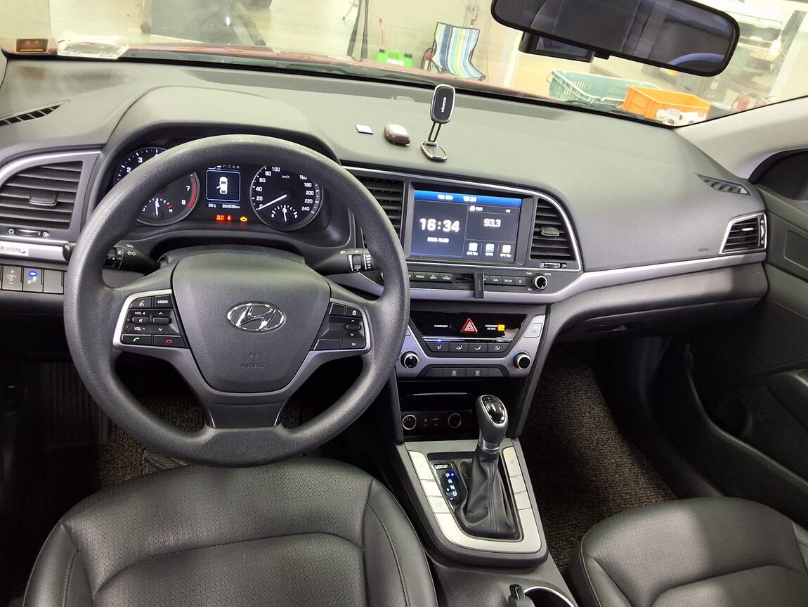HYUNDAI AVANTE AD 1.6 GDi VALUE PLUS 2018 - zdjęcie 11