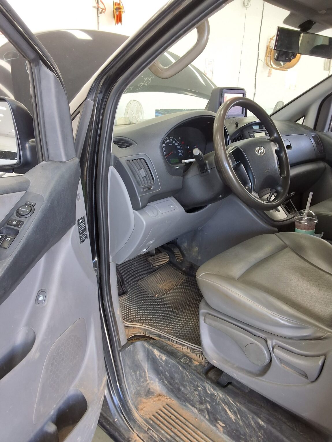 HYUNDAI GRAND STAREX 5-SEATER DIESEL VAN CVX DELUXE 2012 - zdjęcie 10