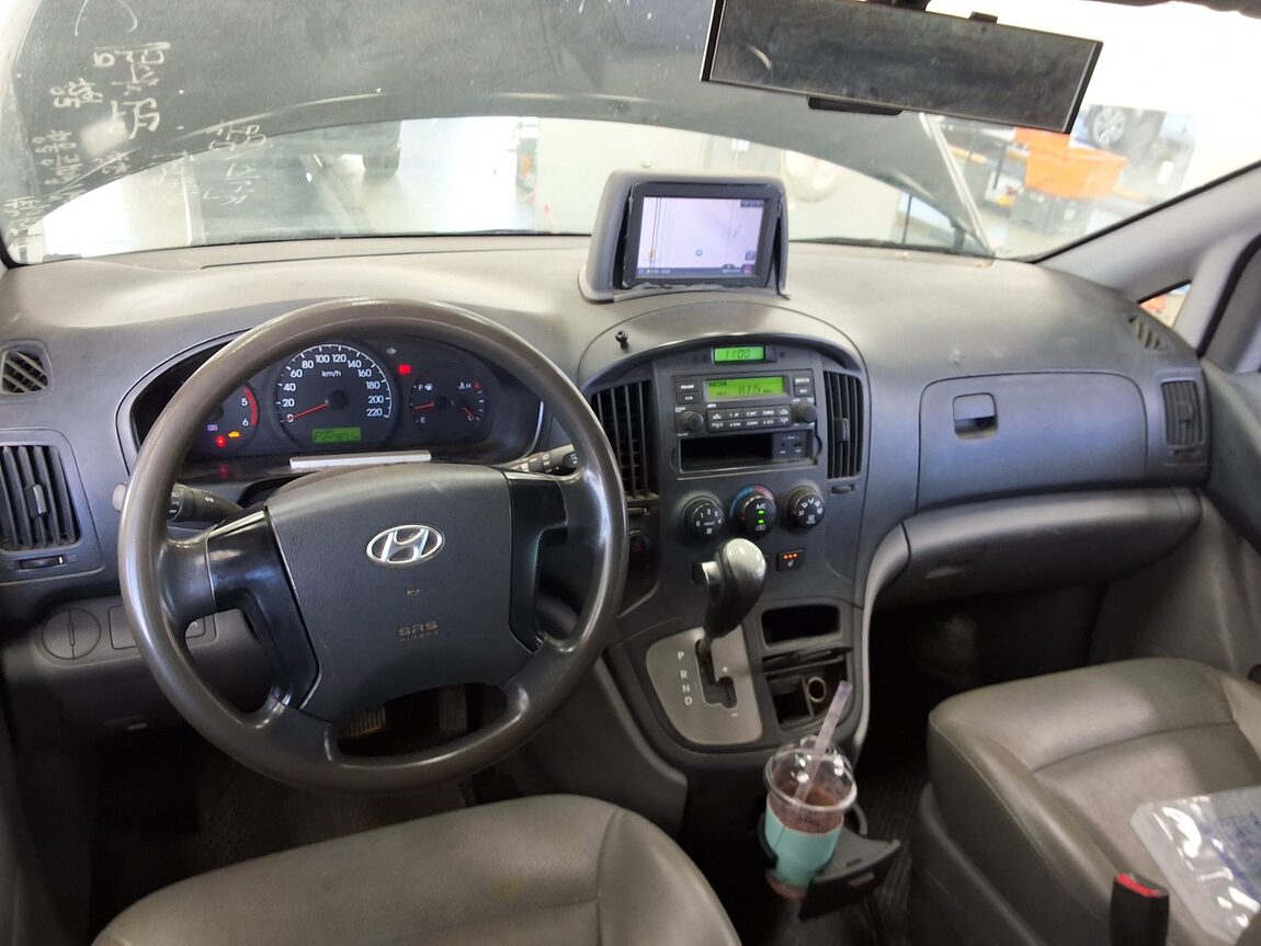 HYUNDAI GRAND STAREX 5-SEATER DIESEL VAN CVX DELUXE 2012 - zdjęcie 11