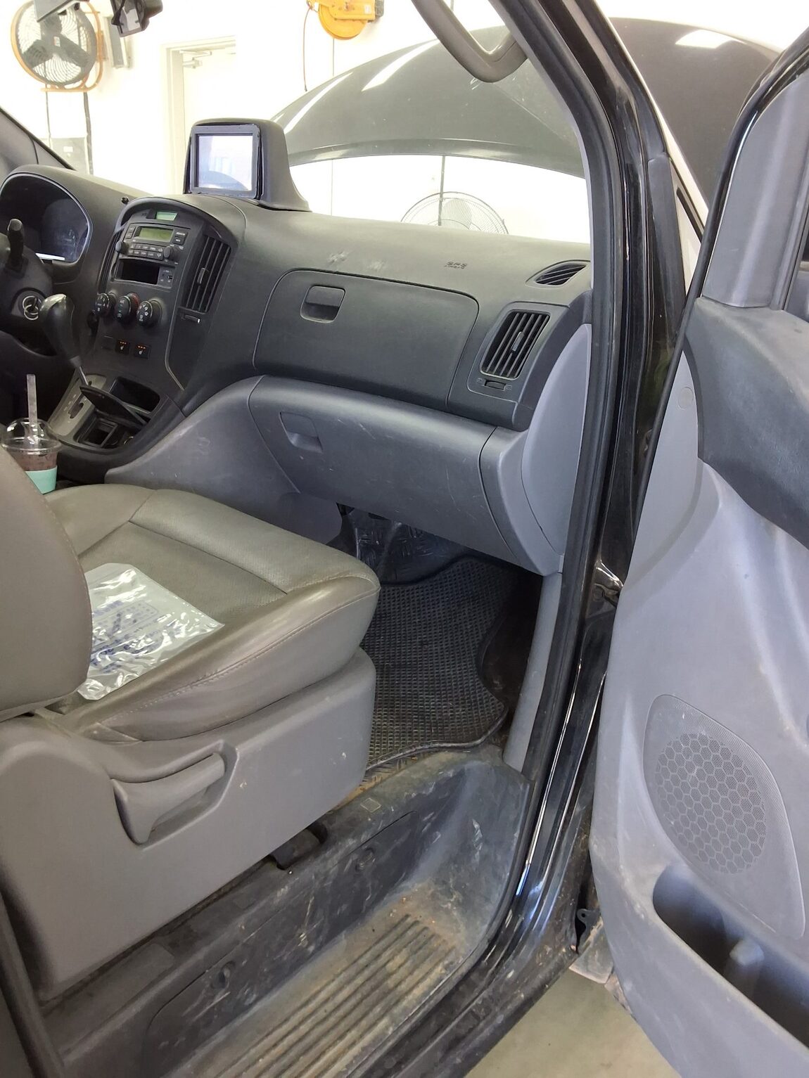 HYUNDAI GRAND STAREX 5-SEATER DIESEL VAN CVX DELUXE 2012 - zdjęcie 14