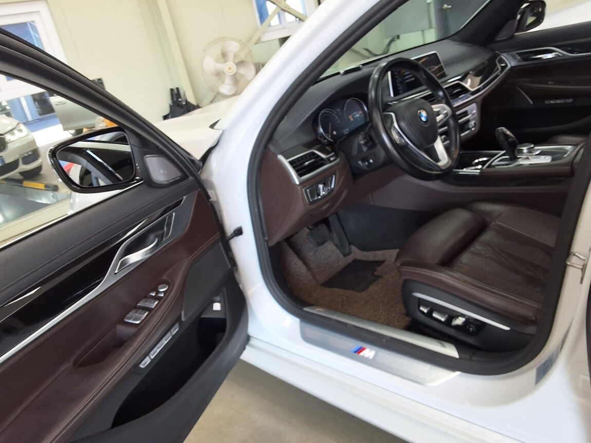 BMW 7 SERIES (6TH GEN) 730Ld xDRIVE M SPORT PACK 2017 - zdjęcie 11