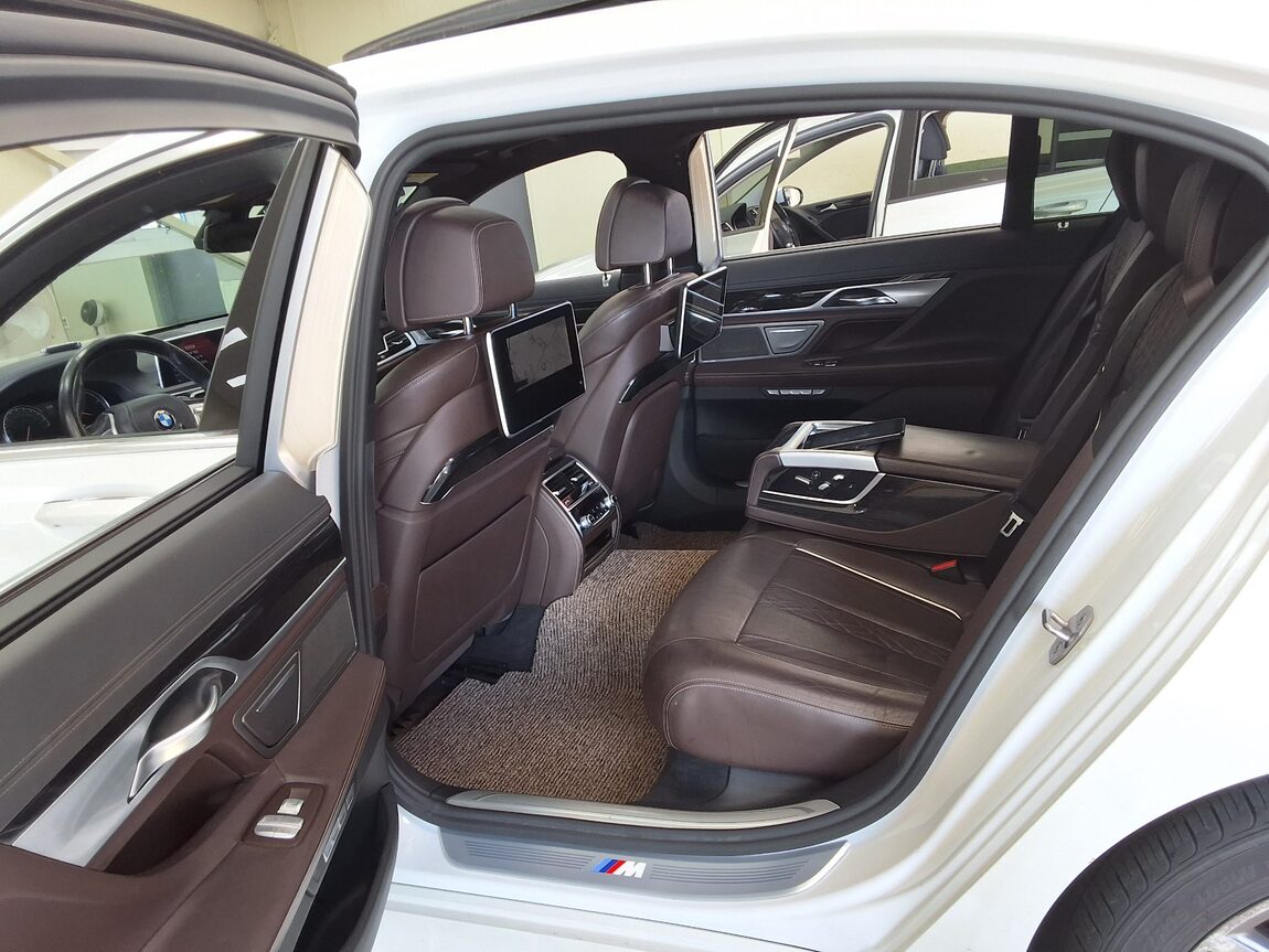 BMW 7 SERIES (6TH GEN) 730Ld xDRIVE M SPORT PACK 2017 - zdjęcie 13