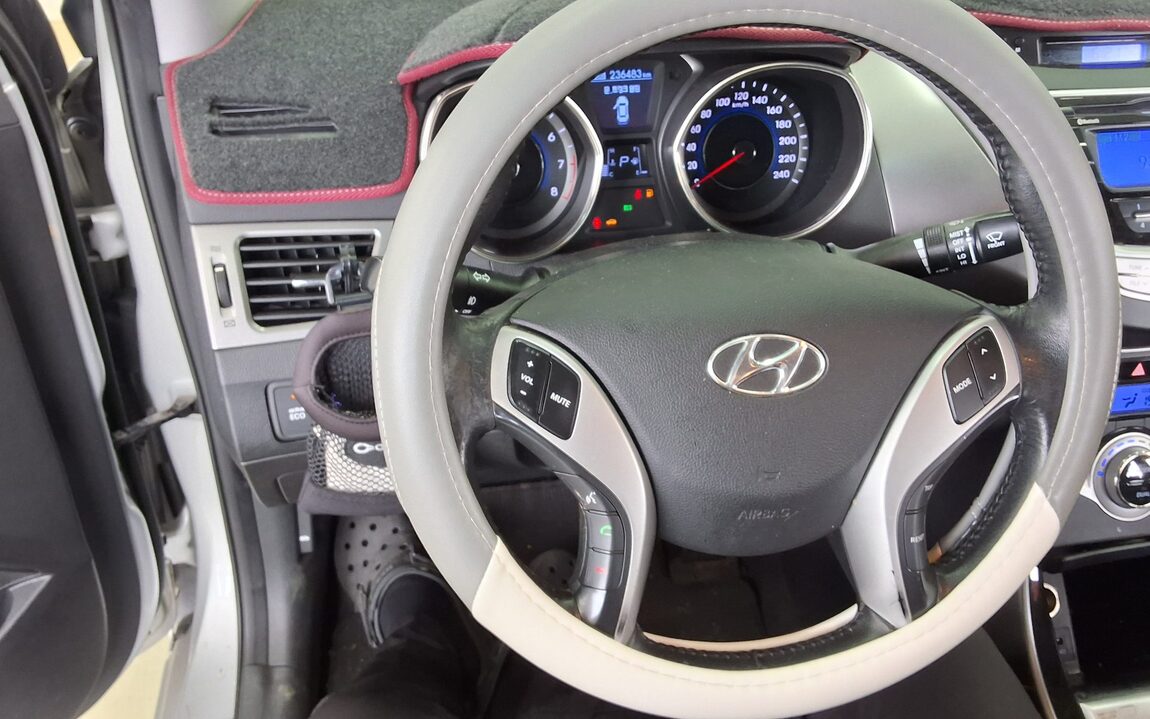 HYUNDAI AVANTE MD M16 GDi PREMIER 2012 - zdjęcie 17