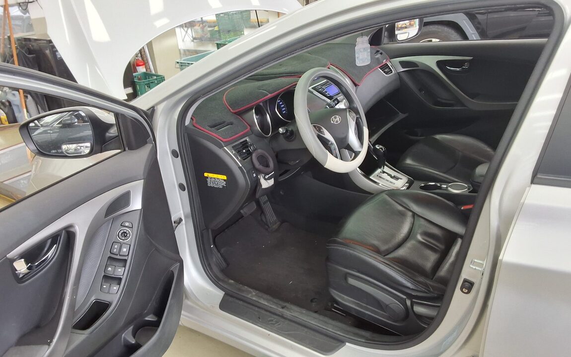 HYUNDAI AVANTE MD M16 GDi PREMIER 2012 - zdjęcie 10