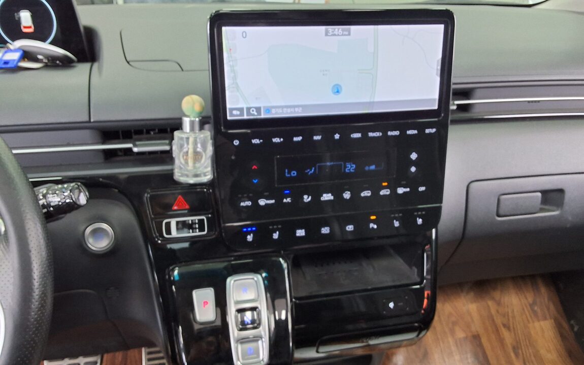 HYUNDAI STARIA 2.2 DIESEL LOUNGE 7-SEATER 4WD INSPIRATION 2022 - zdjęcie 19