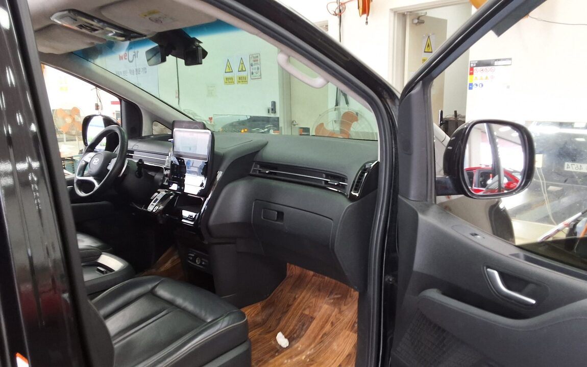 HYUNDAI STARIA 2.2 DIESEL LOUNGE 7-SEATER 4WD INSPIRATION 2022 - zdjęcie 15