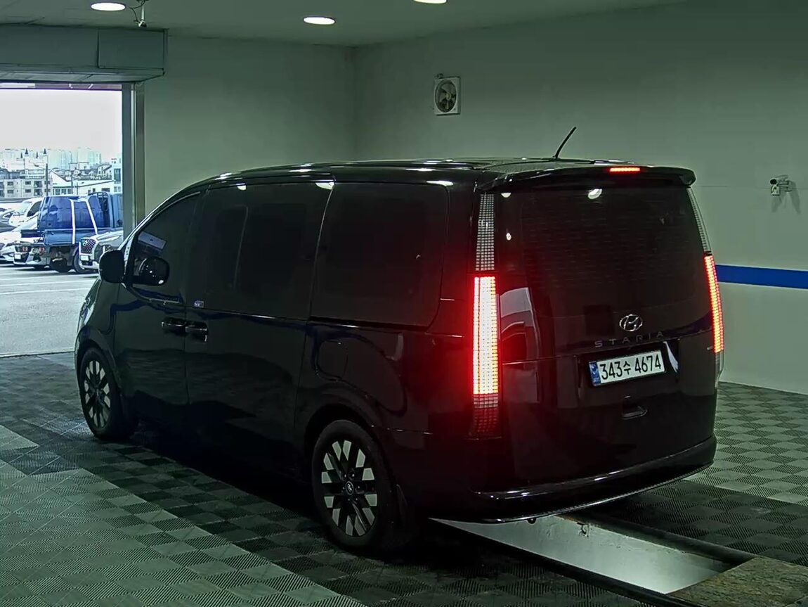 HYUNDAI STARIA 2.2 DIESEL LOUNGE 7-SEATER 4WD INSPIRATION 2022 - zdjęcie 6
