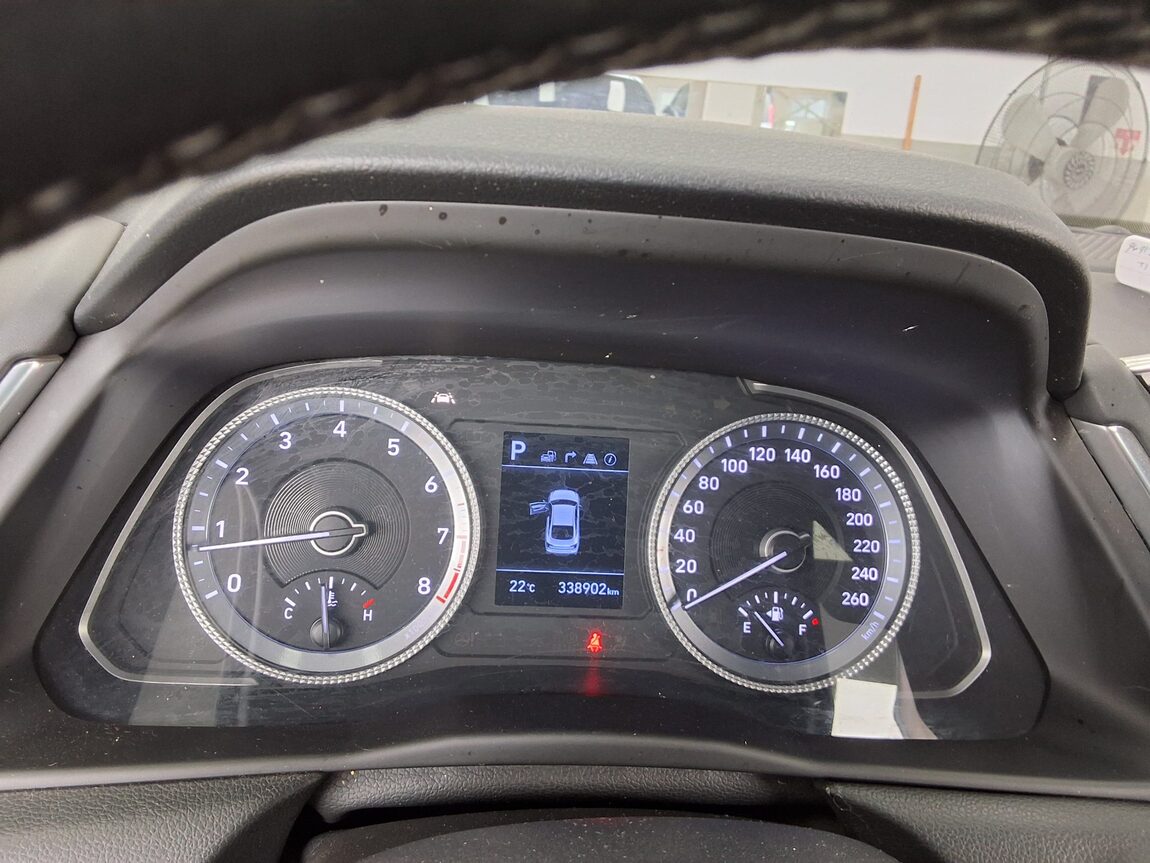 HYUNDAI SONATA (DN8) L2.0 PREMIUM 2020 - zdjęcie 9