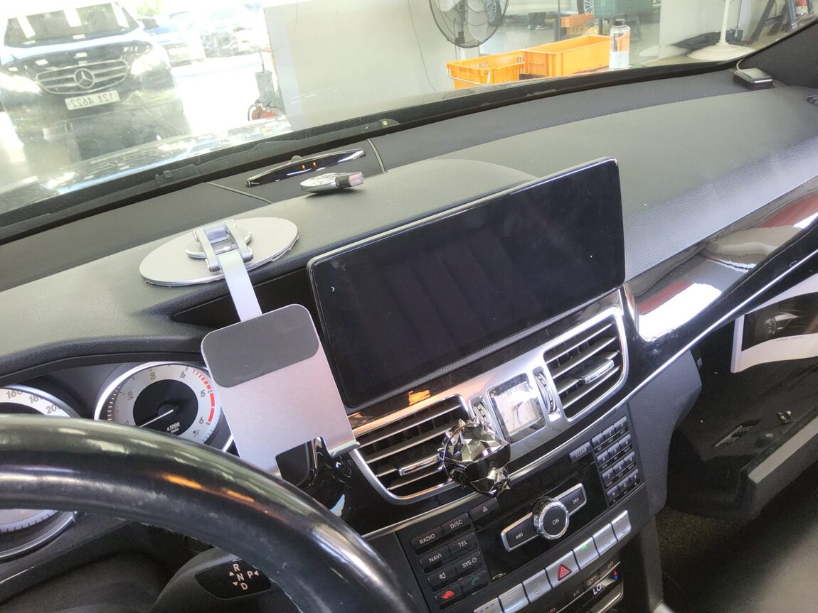 MERCEDES-BENZ E-CLASS (4TH GEN) E220 CDI AVANTGARDE 2014 - zdjęcie 17