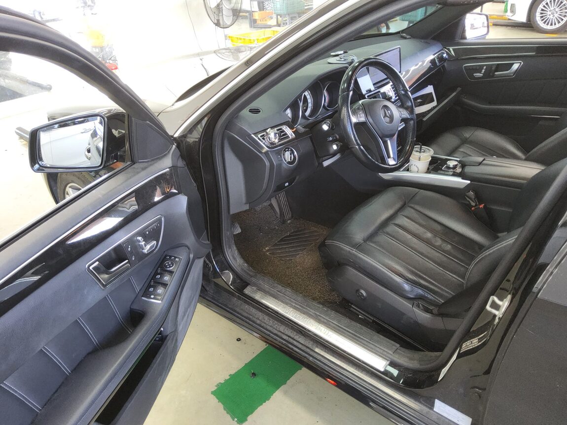MERCEDES-BENZ E-CLASS (4TH GEN) E220 CDI AVANTGARDE 2014 - zdjęcie 10