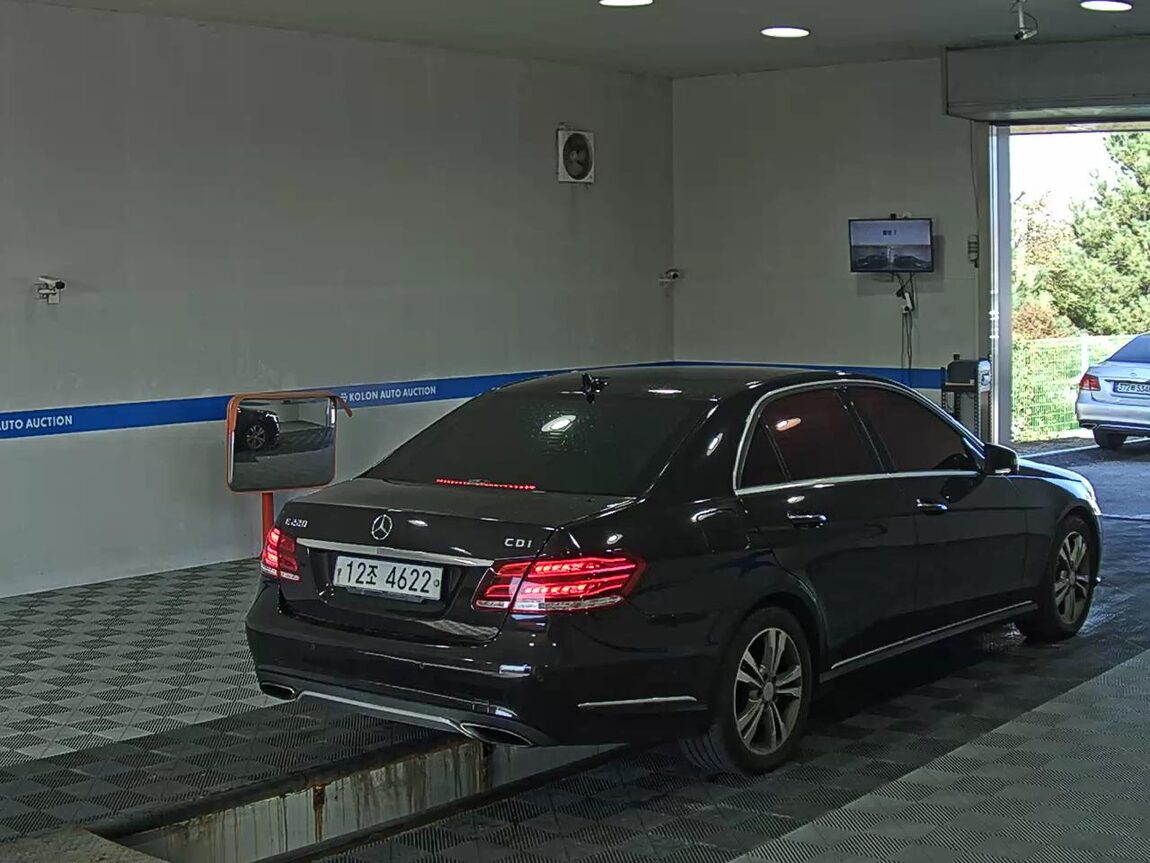 MERCEDES-BENZ E-CLASS (4TH GEN) E220 CDI AVANTGARDE 2014 - zdjęcie 5