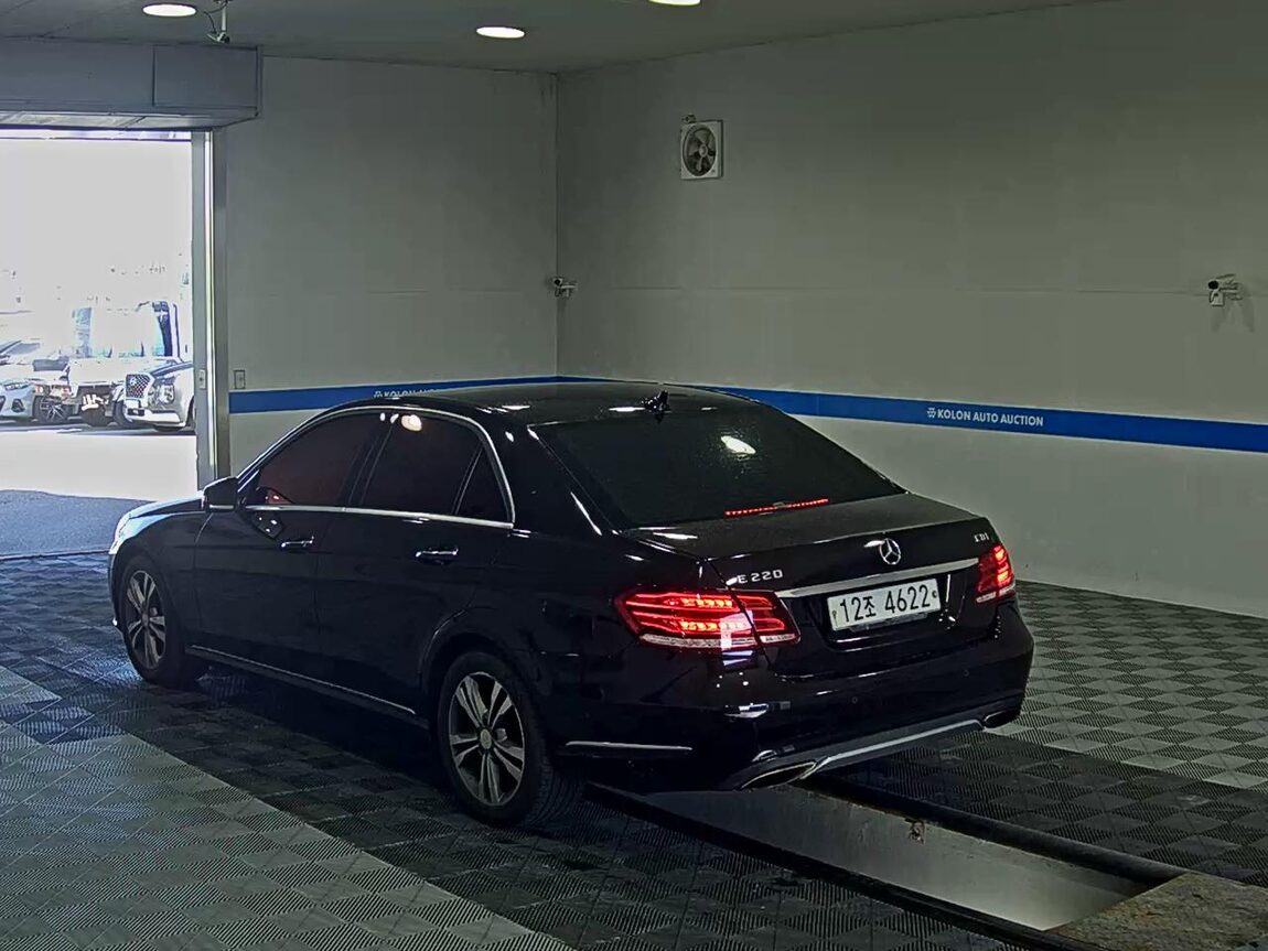MERCEDES-BENZ E-CLASS (4TH GEN) E220 CDI AVANTGARDE 2014 - zdjęcie 6