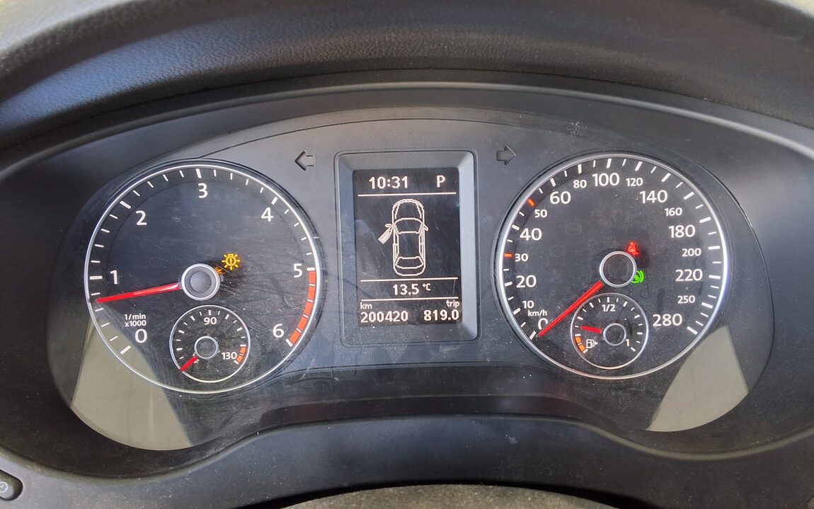 VOLKSWAGEN JETTA (6TH GEN) 2.0 TDI 2013 - zdjęcie 9