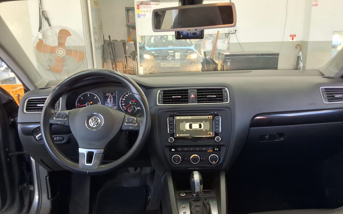 VOLKSWAGEN JETTA (6TH GEN) 2.0 TDI 2013 - zdjęcie 11