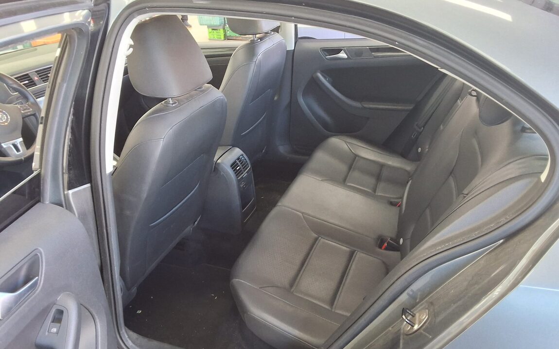 VOLKSWAGEN JETTA (6TH GEN) 2.0 TDI 2013 - zdjęcie 12