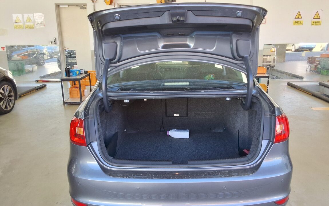 VOLKSWAGEN JETTA (6TH GEN) 2.0 TDI 2013 - zdjęcie 15