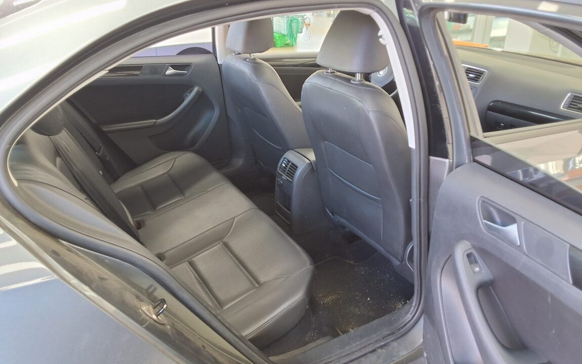 VOLKSWAGEN JETTA (6TH GEN) 2.0 TDI 2013 - zdjęcie 13