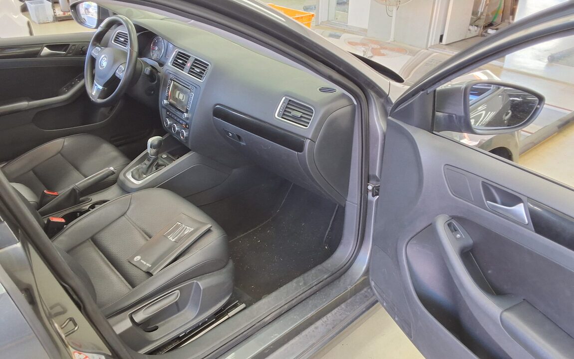 VOLKSWAGEN JETTA (6TH GEN) 2.0 TDI 2013 - zdjęcie 14