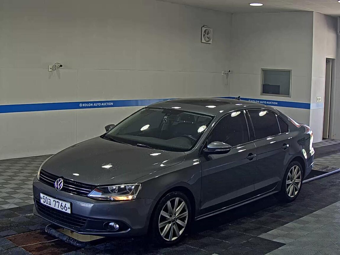 VOLKSWAGEN JETTA (6TH GEN) 2.0 TDI 2013 - zdjęcie 2