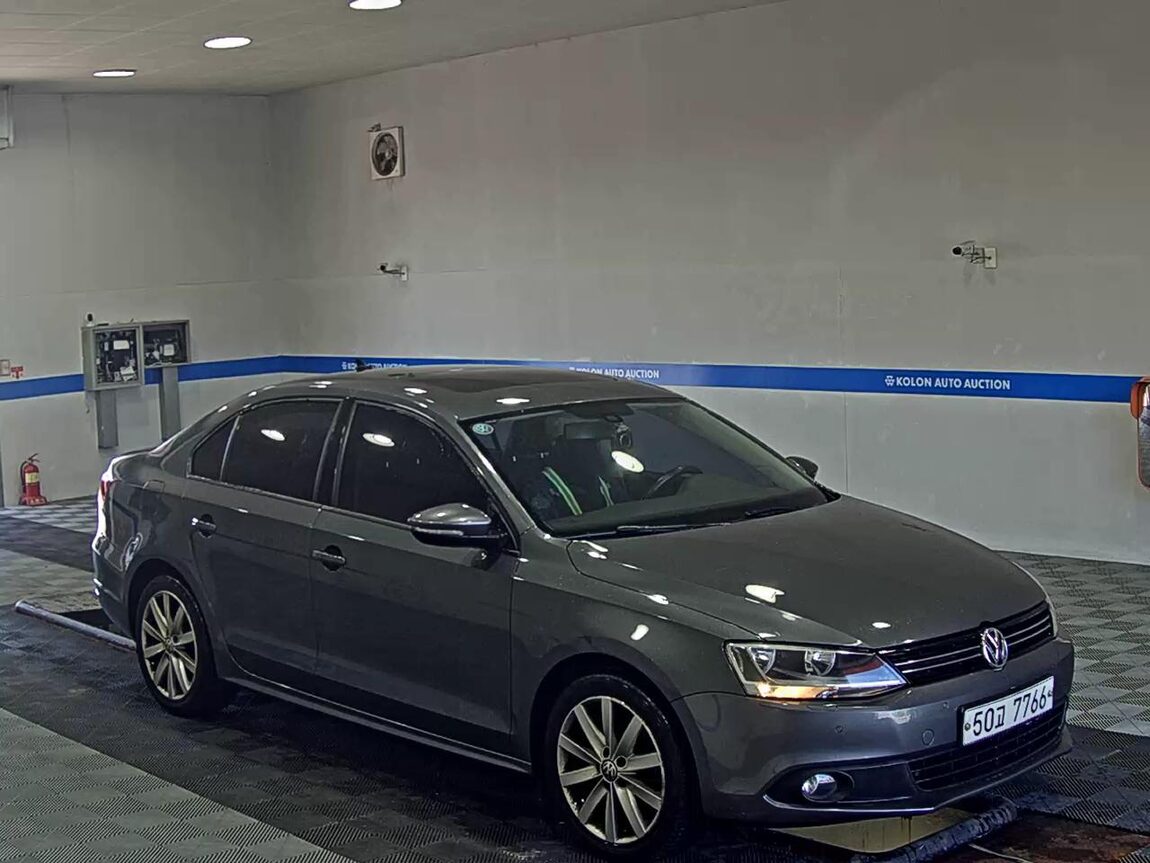 VOLKSWAGEN JETTA (6TH GEN) 2.0 TDI 2013 - zdjęcie 3