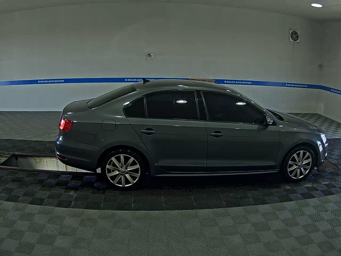 VOLKSWAGEN JETTA (6TH GEN) 2.0 TDI 2013 - zdjęcie 4