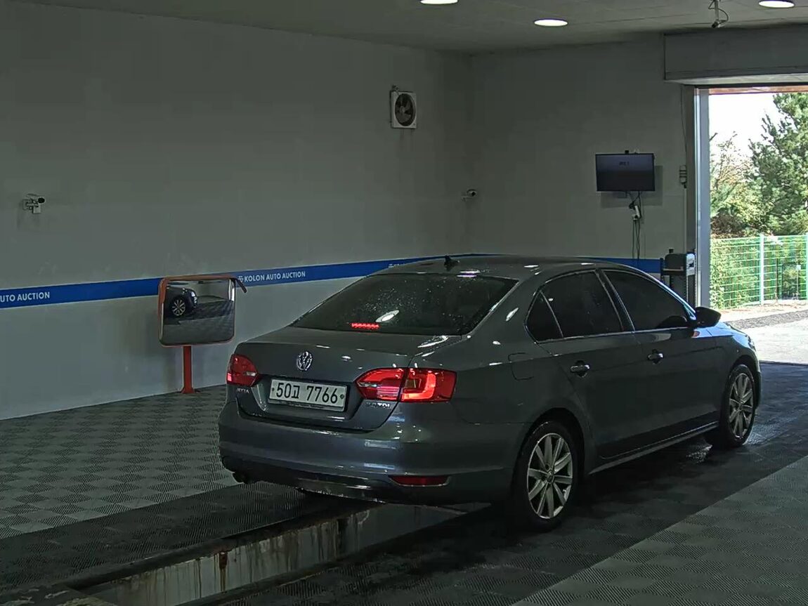VOLKSWAGEN JETTA (6TH GEN) 2.0 TDI 2013 - zdjęcie 5