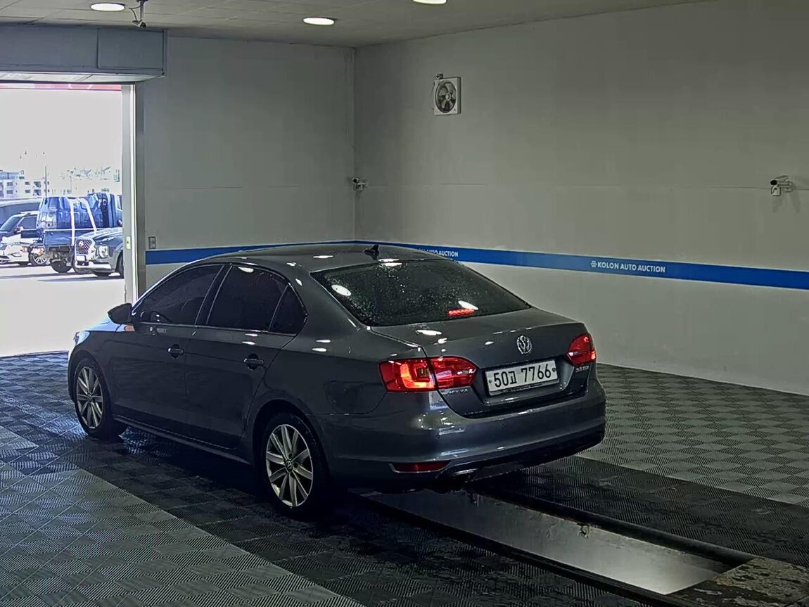 VOLKSWAGEN JETTA (6TH GEN) 2.0 TDI 2013 - zdjęcie 6